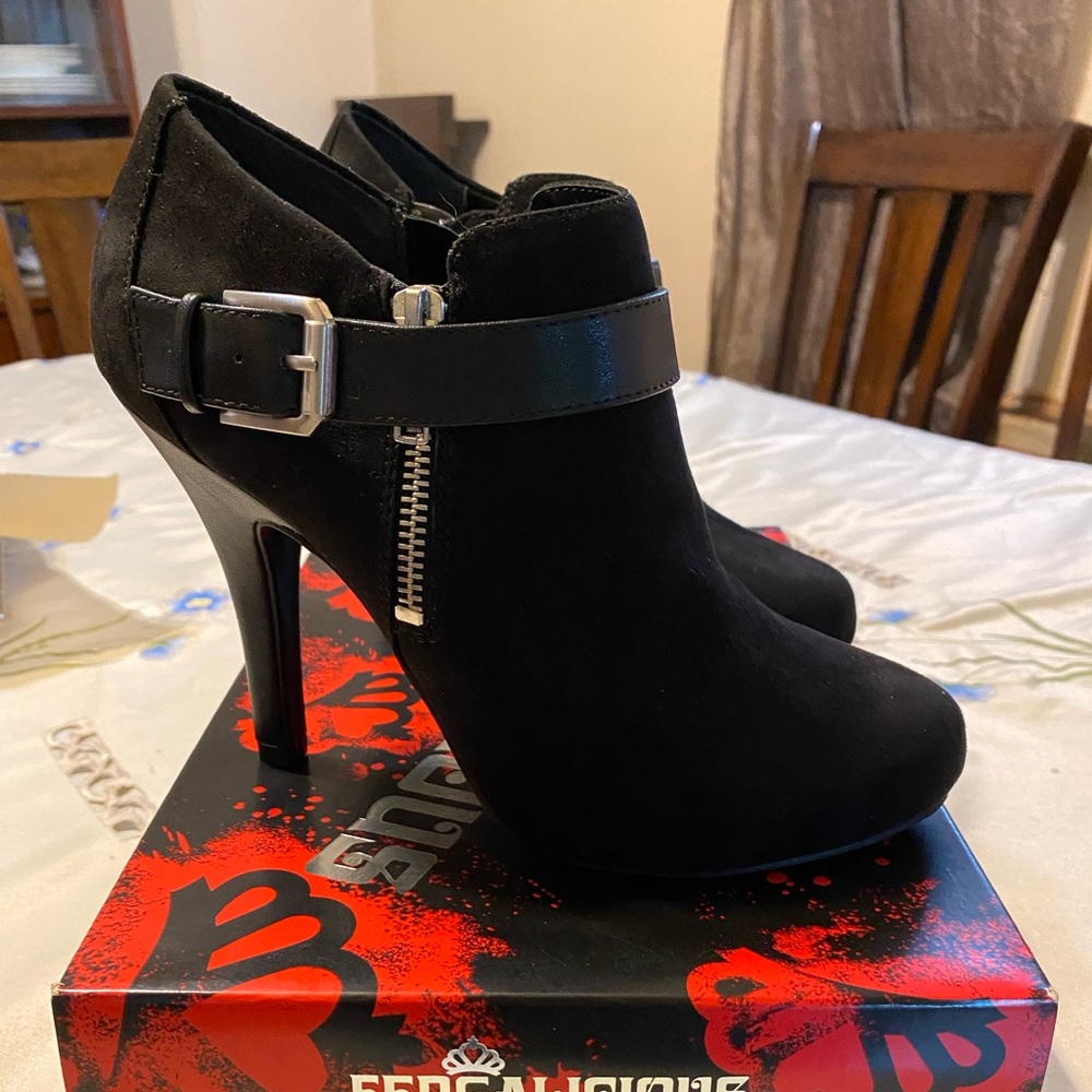 Fergalicious suede ankle boot women’s size 7.5